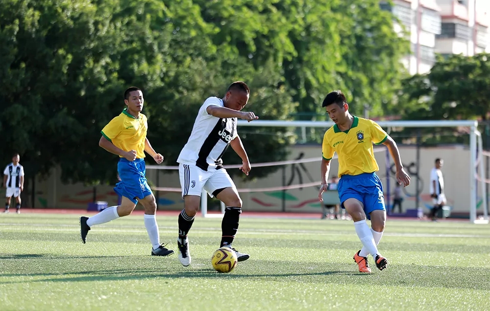 青春舞动绿茵场,青春跃动篮球赛