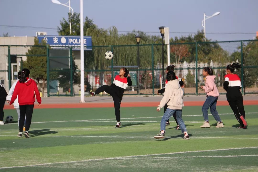 定边县东关小学足球队比赛视频,榆林市定边县第三中学足球联赛