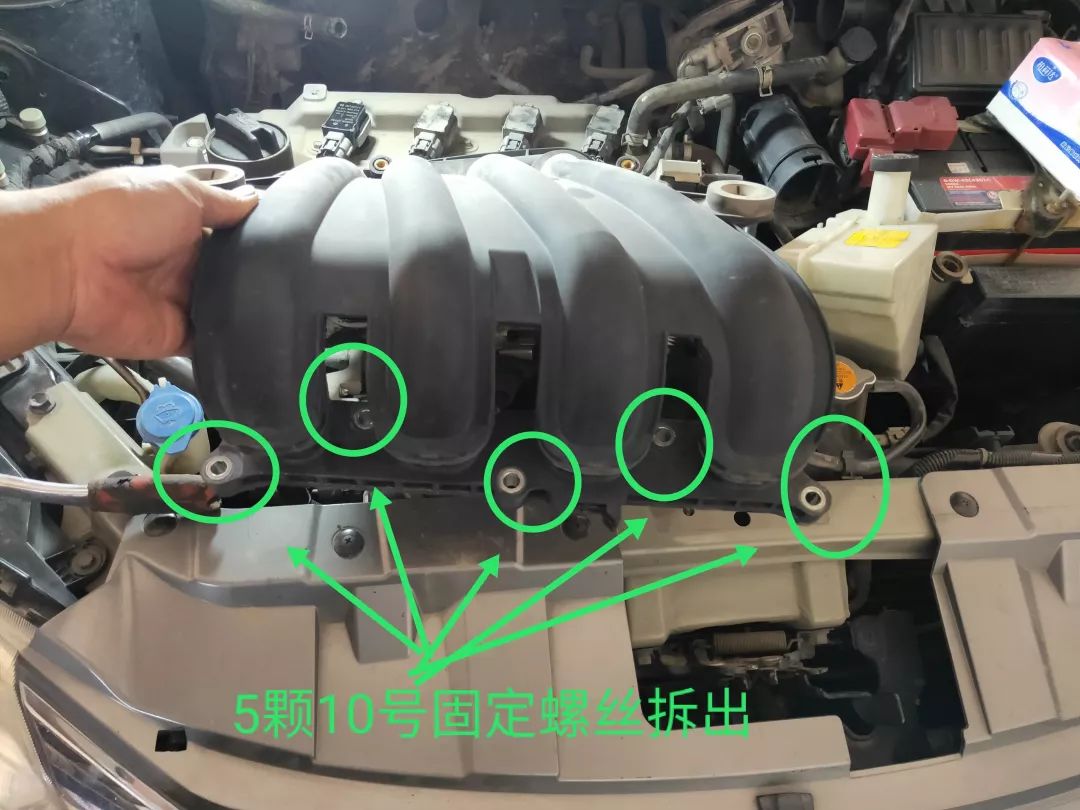 尼桑骐达1.6t更换铱铂金火花塞,日产阳光2011款换火花塞