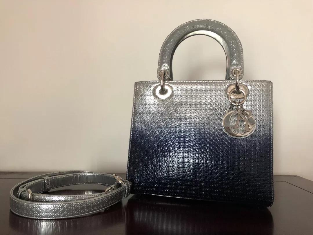 一年买三个奢侈品包包好吗,买过最后悔的大牌包包是什么