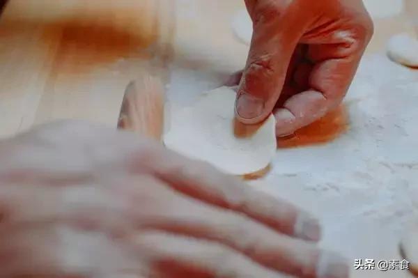 茴香素饺子好吃还是肉饺子好吃,茴香素饺子做法