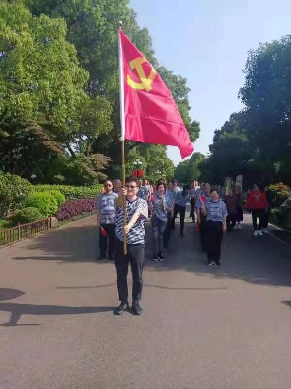 长沙融通长城宾馆有限责任公司*党**支部组织全体员工开展“踏寻伟人足迹，传承红色基因”主题活动