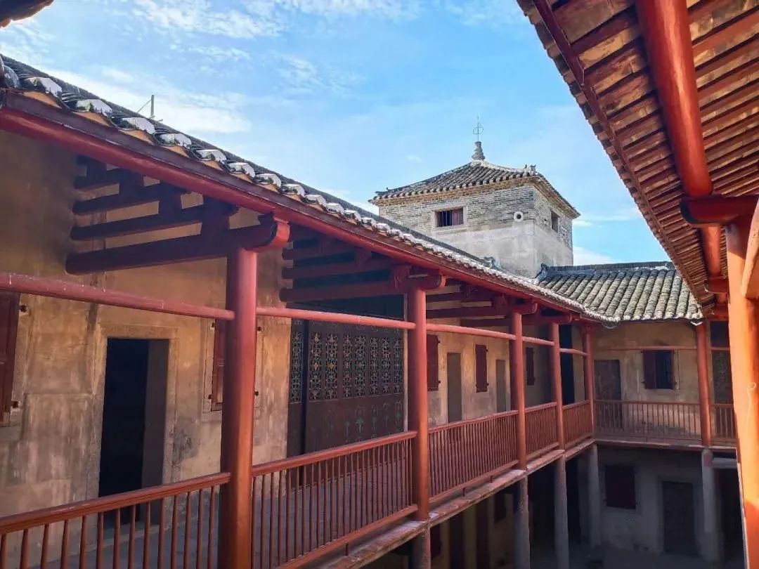 足球历史第一人是贝利还是梅西,世界足球史上最伟大的球王