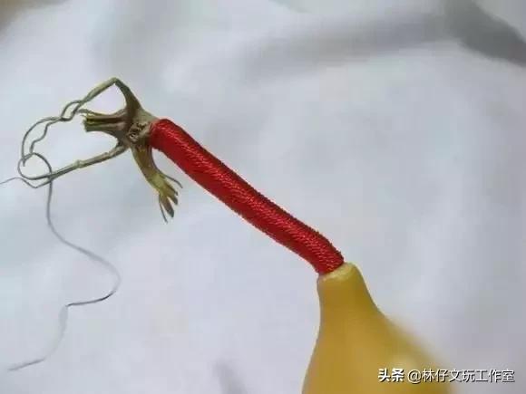 文玩葫芦龙头红线怎么缠,葫芦龙头红绳拴法教程