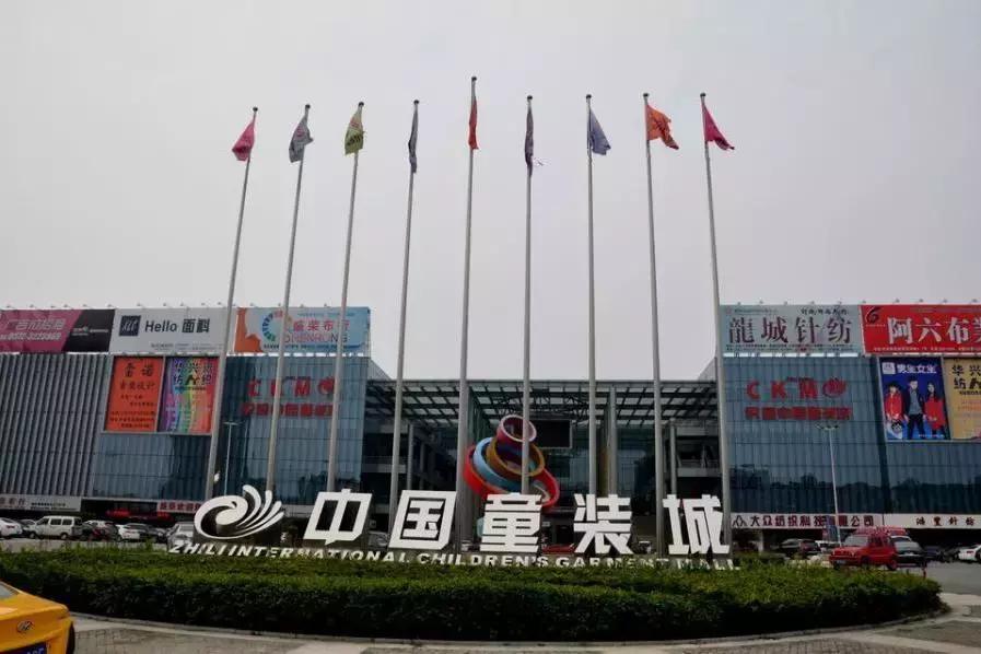 童模月入十万仍被母亲打:2000亿的童装市场与混乱的童模行业