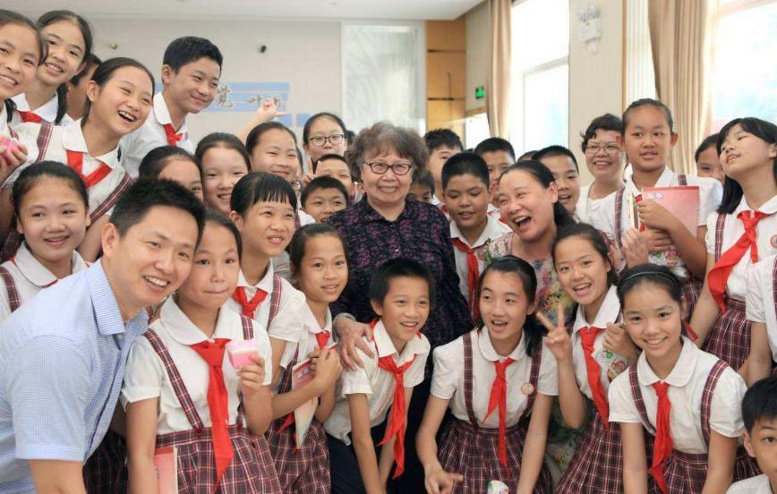 孩子不聪明被老师嫌弃怎么办,孩子被老师委屈了怎么劝孩子