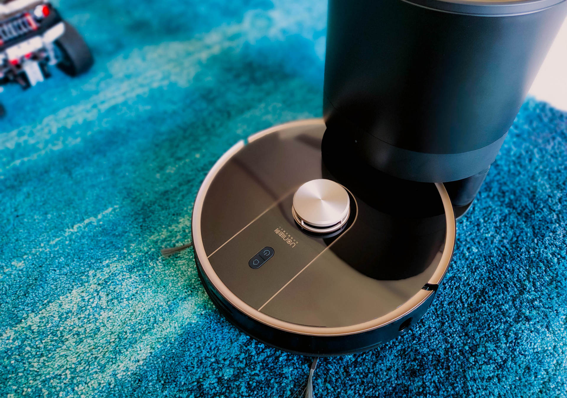 连垃圾都懒得倒，由利扫地机器人评测：垃圾自动收集，一月一次