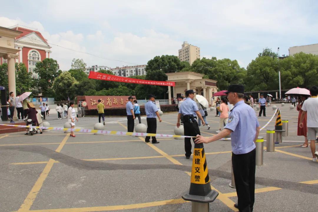 护航高考我们都是答卷人,护航高考第一天在追梦的路上