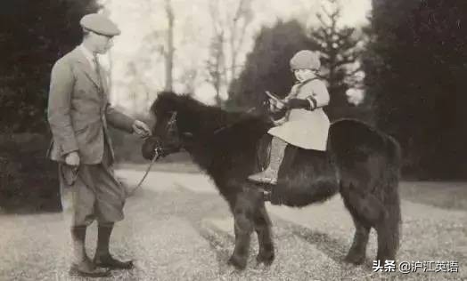 93岁高龄英女王年轻时,93岁年轻女王