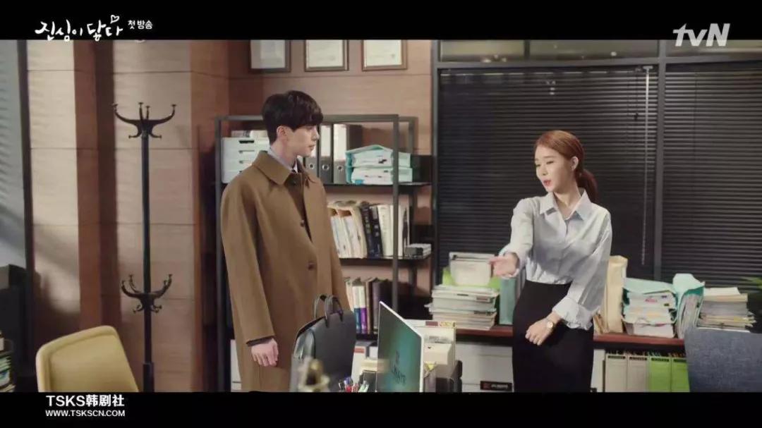 刘仁娜触及真心穿搭照,触及真心刘仁娜第一次去律所出场