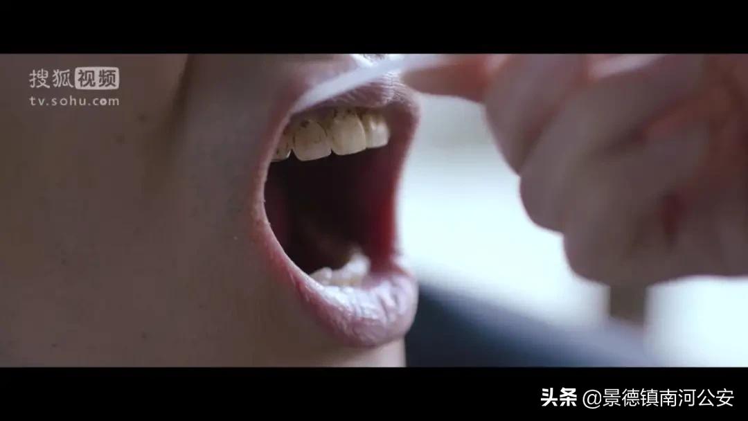 “我的笑容就像是一个空洞！”22岁女子吸毒6年，瘦到脸凹牙拔光…