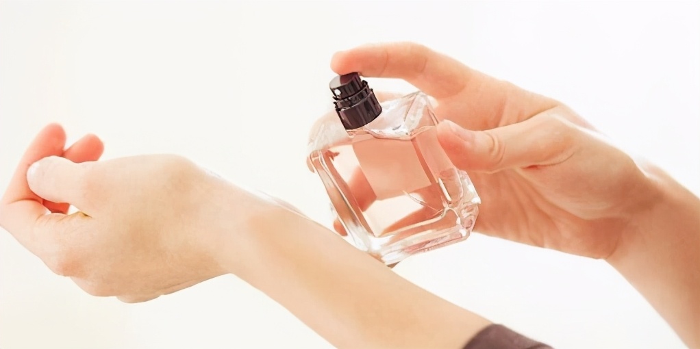 印度人为什么喜欢喷香水,为什么印度人都喜欢喷香水