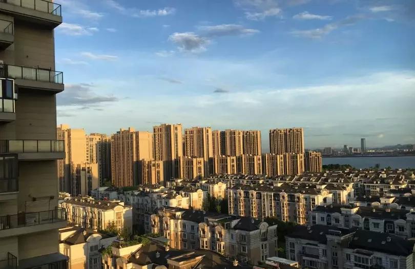 杭州房价下跌最惨的区是哪几个,杭州市房价下跌最惨的城市