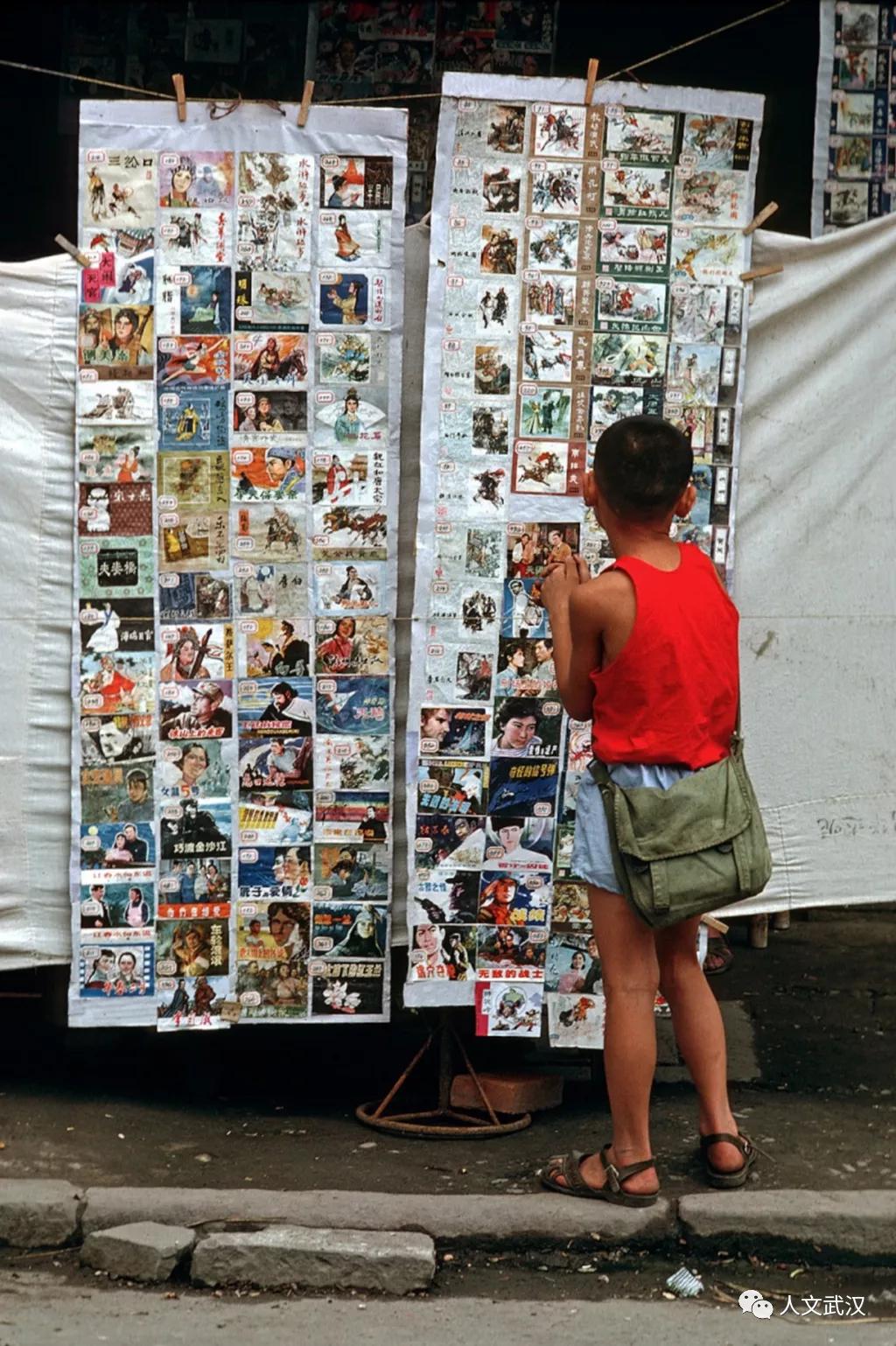 小时候摆小书摊图片,娃娃书摊