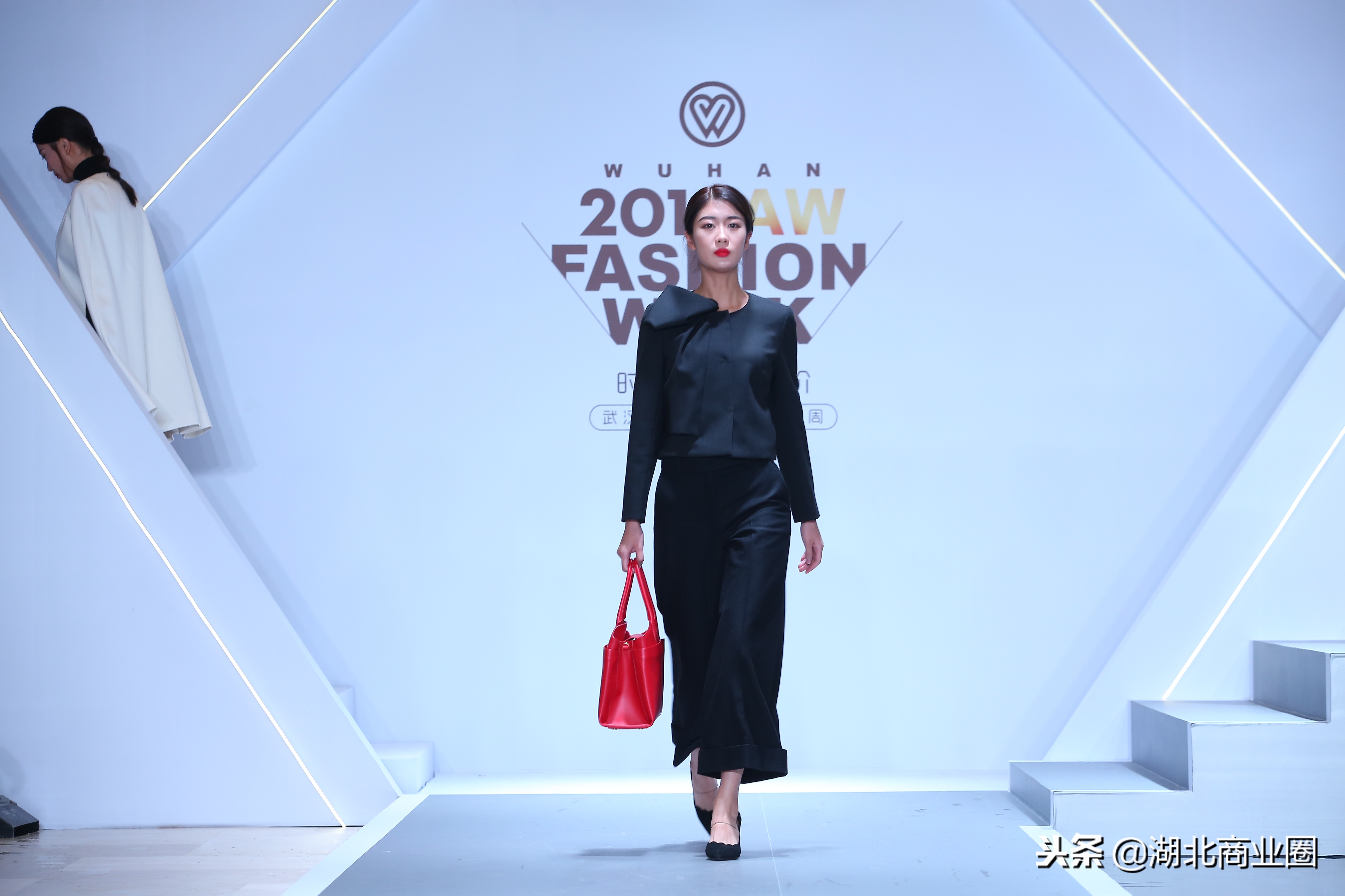 2015武汉国际时装周完美收官,武汉时装周闭幕传统服饰