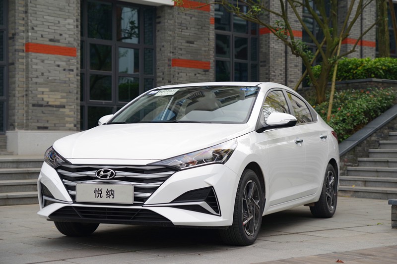 吉利帝豪和现代悦纳哪个好,合资车5万左右的新车省油