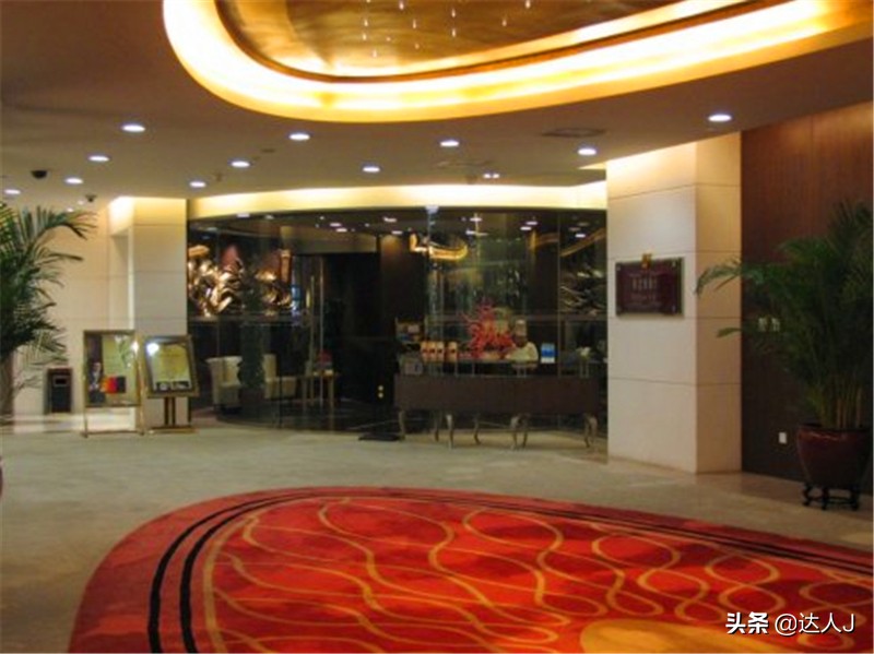 跟着小天才继续出门采购,跟着小天玩游戏