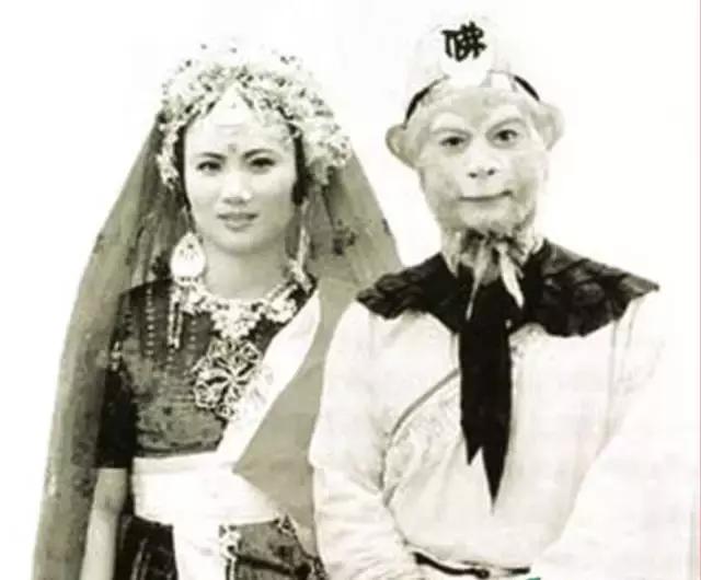 霍金站起来的照片,霍金站着