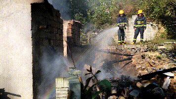 厨房油锅起火正确的处理方法是,油锅起火不用慌轻松应对厨房危机