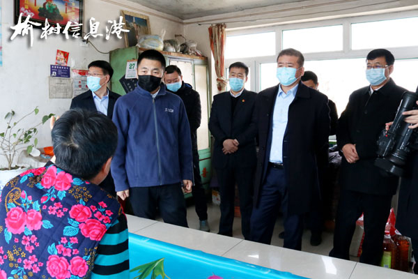 心系贫困户,长春市委常委、宣传部部长赵明到榆树康甲村民主村调研脱贫攻坚工作