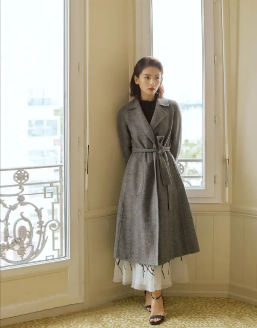 奔4的女人还穿减龄的衣服,女生卫衣穿搭图片刘涛