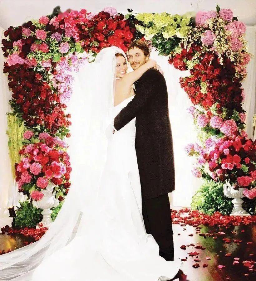 布兰妮被囚禁25年,布兰妮被父亲虐待13年