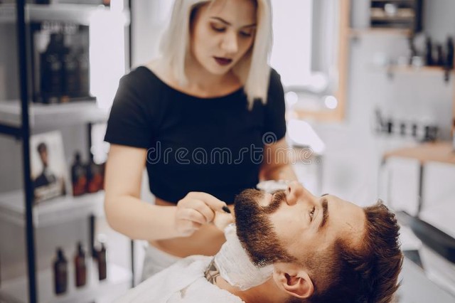 在镇上开一家理发店怎么样,如何开好一家小型美发店