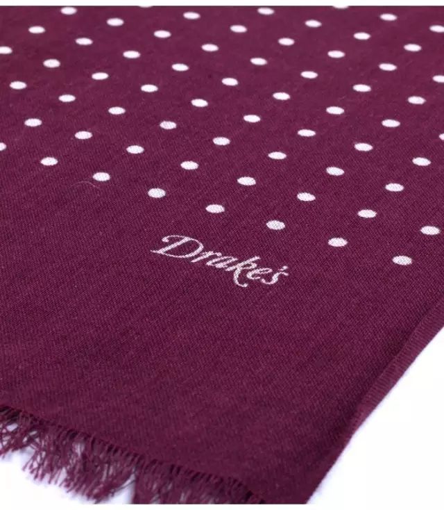 性价比超高的围巾品牌推荐,必入的大牌围巾品牌排行榜