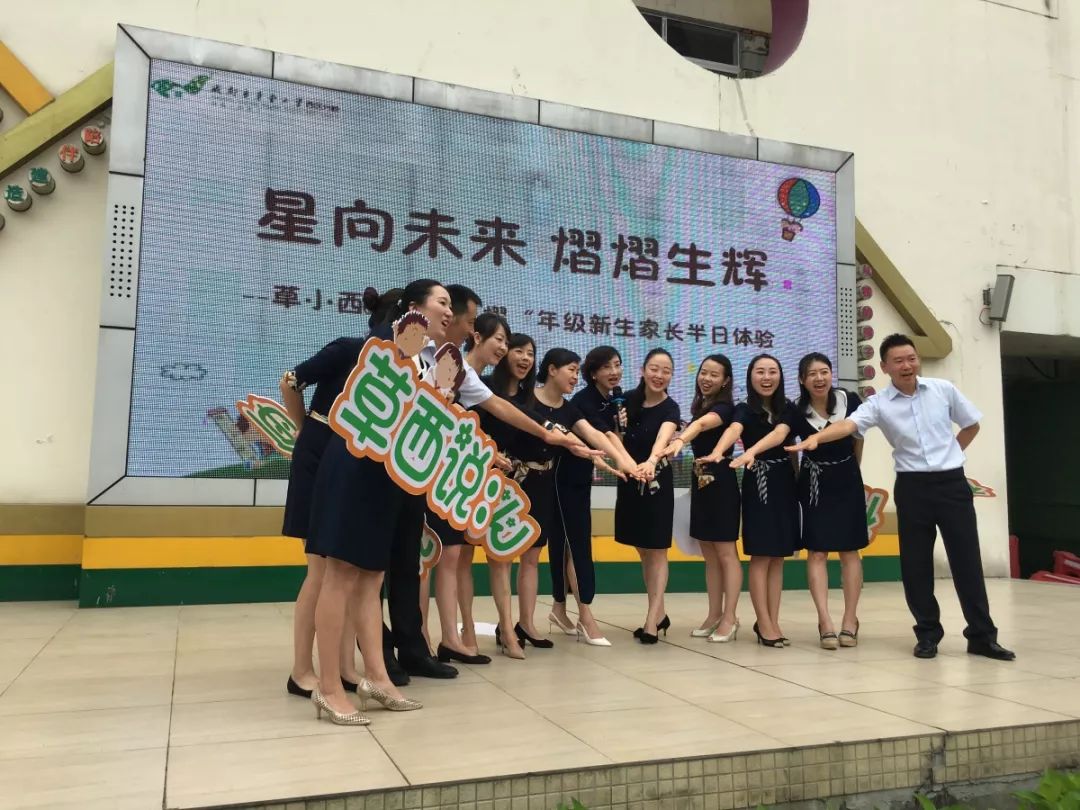 低年级学生重回校园,重返校园跟小朋友过六一