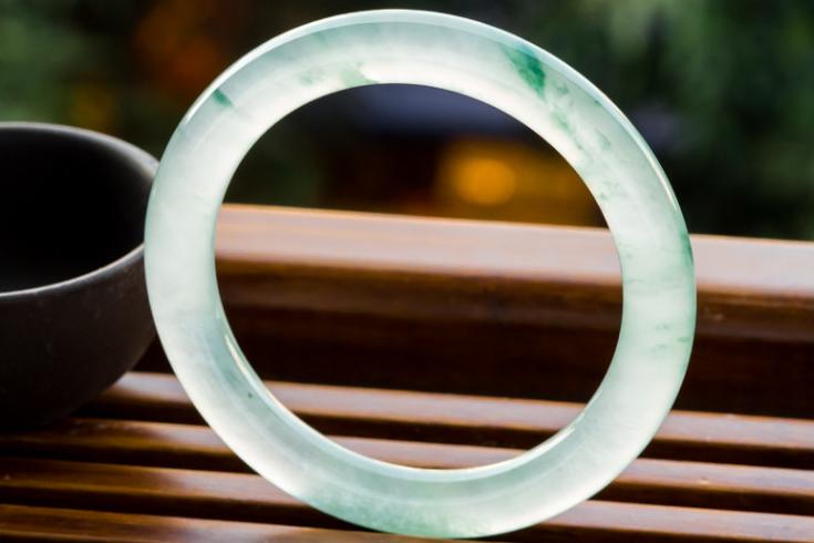 玉石手串不佩戴时如何保养,佩戴的金丝楠手串怎么保养