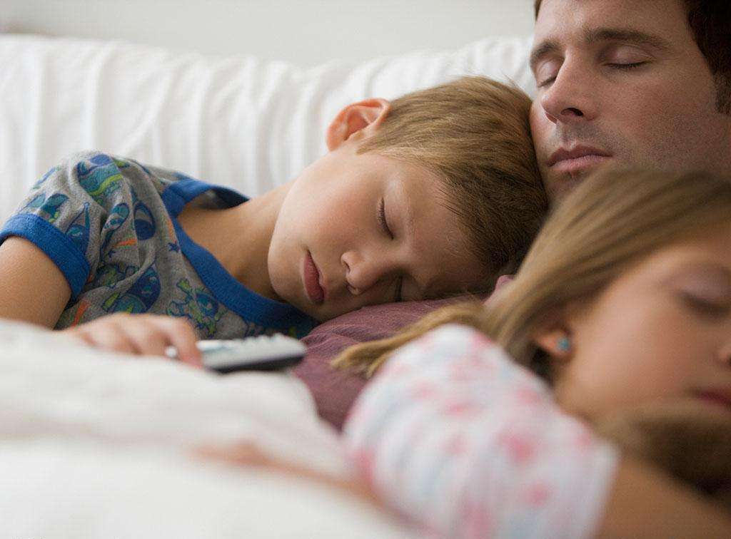 孩子睡觉有特殊嗜好,孩子睡前有小癖好