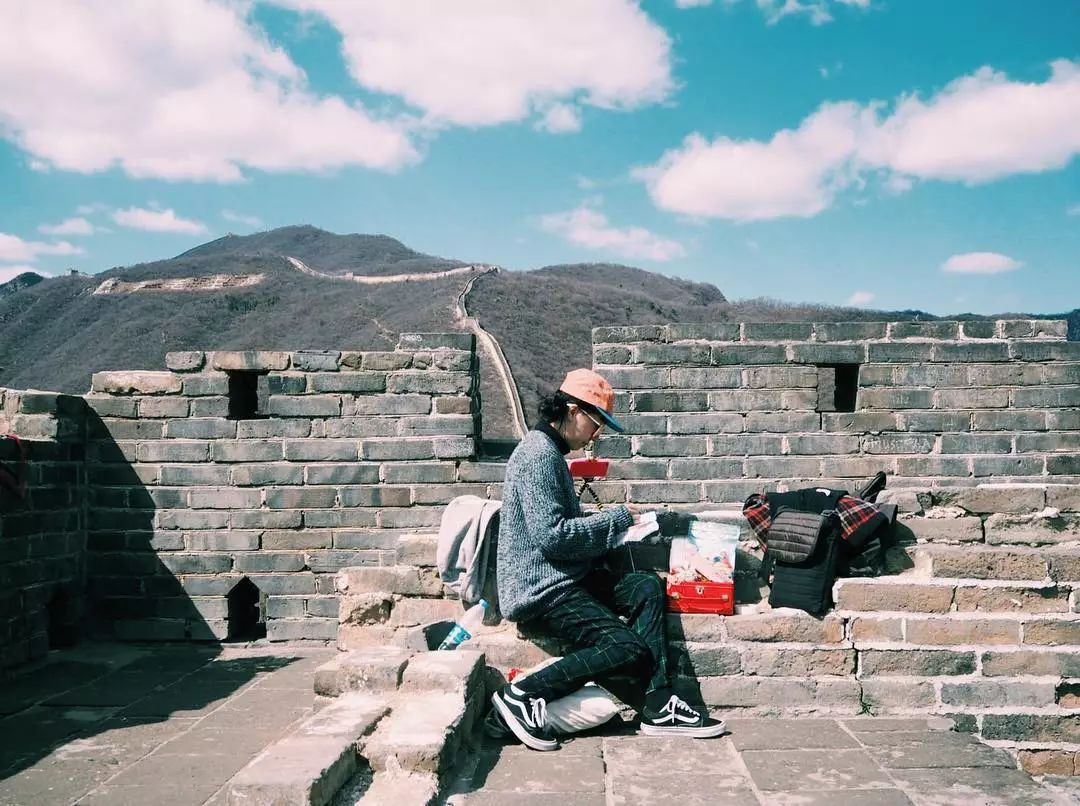 姑娘带着针线去旅游,刺绣记录最美风景，Gucci都找她合作！