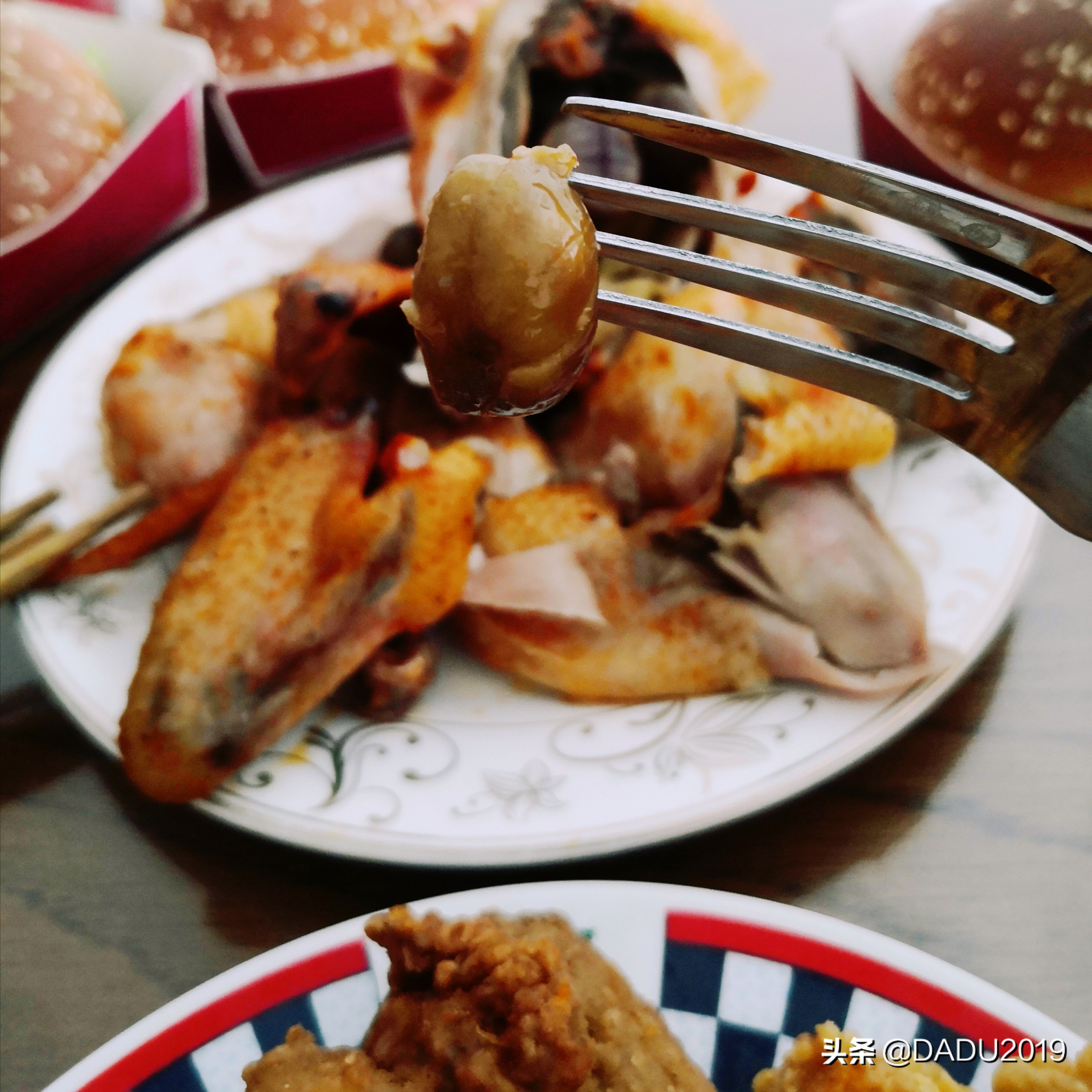 看肯德基之各种桶味道测评,肯德基新春巨大的金桶好吃吗