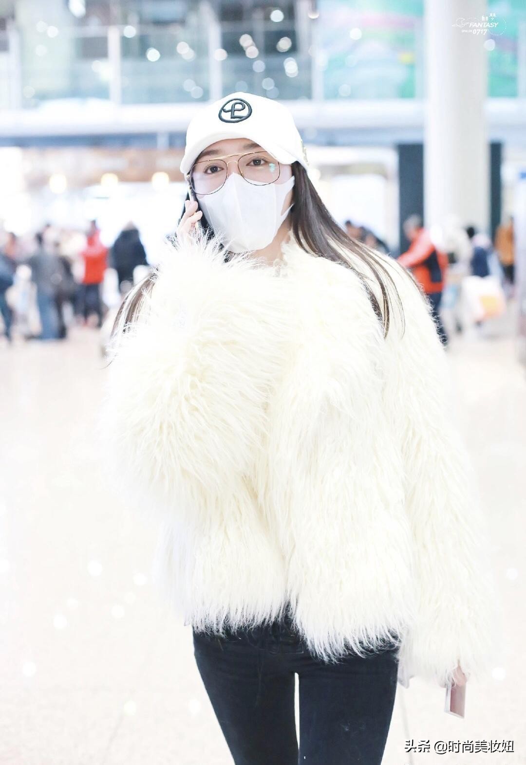 大衣高级感秦岚减龄20岁,秦岚驼色大衣穿出女总裁气魄