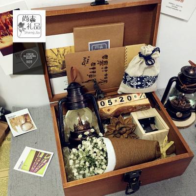 男生买礼物明明很便宜却说很贵,为男生花钱买礼物值得吗