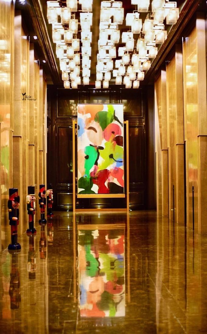 缇ゅ厜鍚涙偊,缇ゅ厜鍚涙偊閰掑簵澶滄櫙