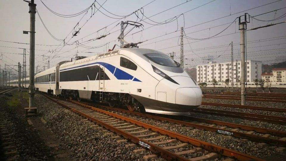 奇葩动车组黑色,绿色动车组