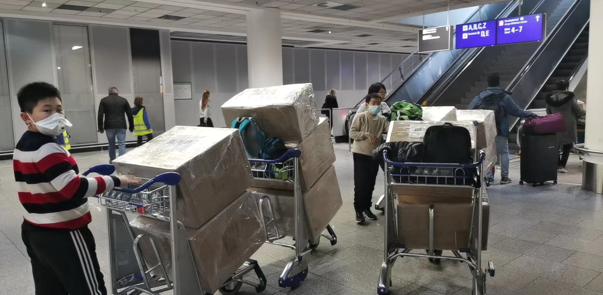 新婚夫妇口罩,杭州夫妻买7万只口罩