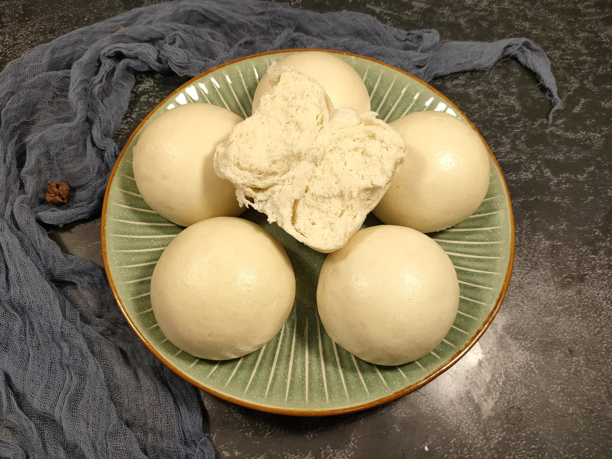 蒸馒头发黄的方法,蒸馒头为什么出现塌陷和发黄