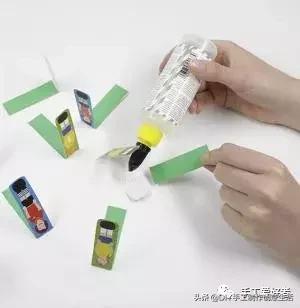 球迷爸爸靠指偶游戏带娃，手工制作的指偶乐趣多