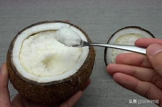 路边买的椰子特别甜,路边卖椰子