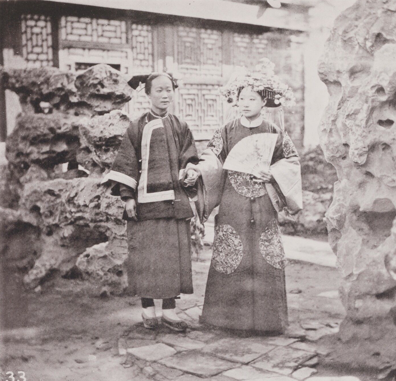 实拍三寸金莲裹脚缠足全过程,三寸金莲的缠足过程