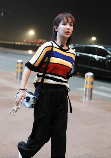 杨紫轻熟女装,杨紫轻熟风黄衣裙