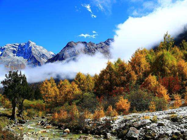 成都出发，金秋10月出游攻略，秋景美如画之米亚罗红叶风景区