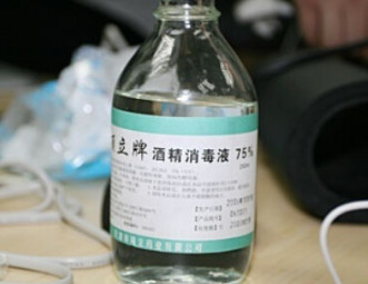 剖腹产的伤口用酒精还是碘伏消毒,剖腹产揭掉纱布后要用碘伏消毒吗