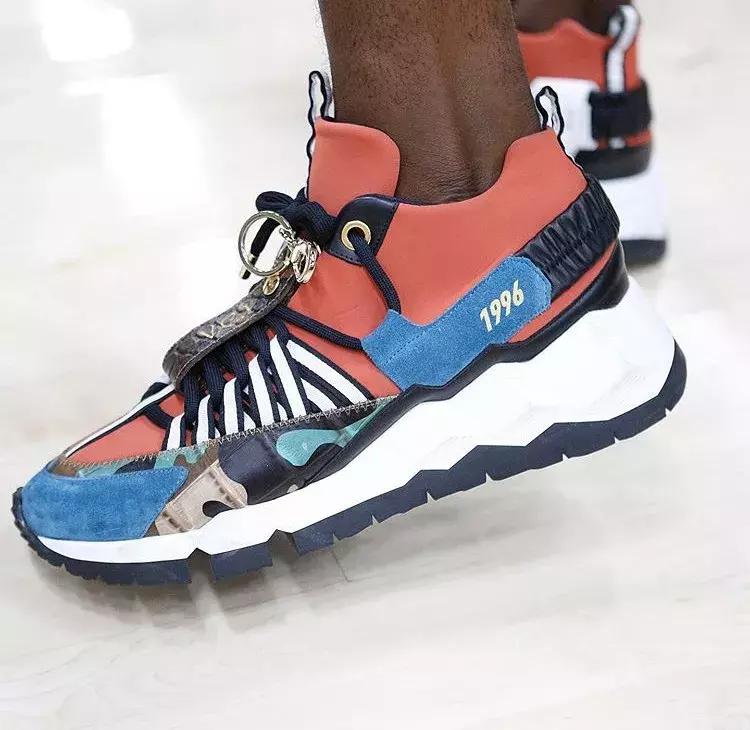 杜兰特太阳首秀上脚球鞋,nba2019总决赛g5杜兰特上脚球鞋