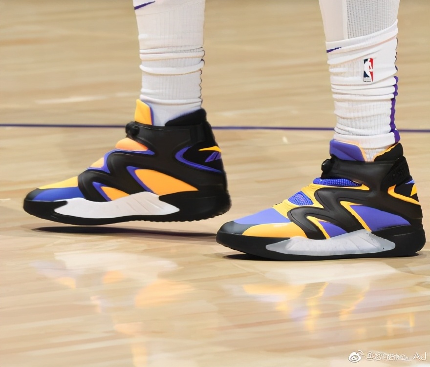 锐步重新生产篮球鞋,锐步哈雷尔