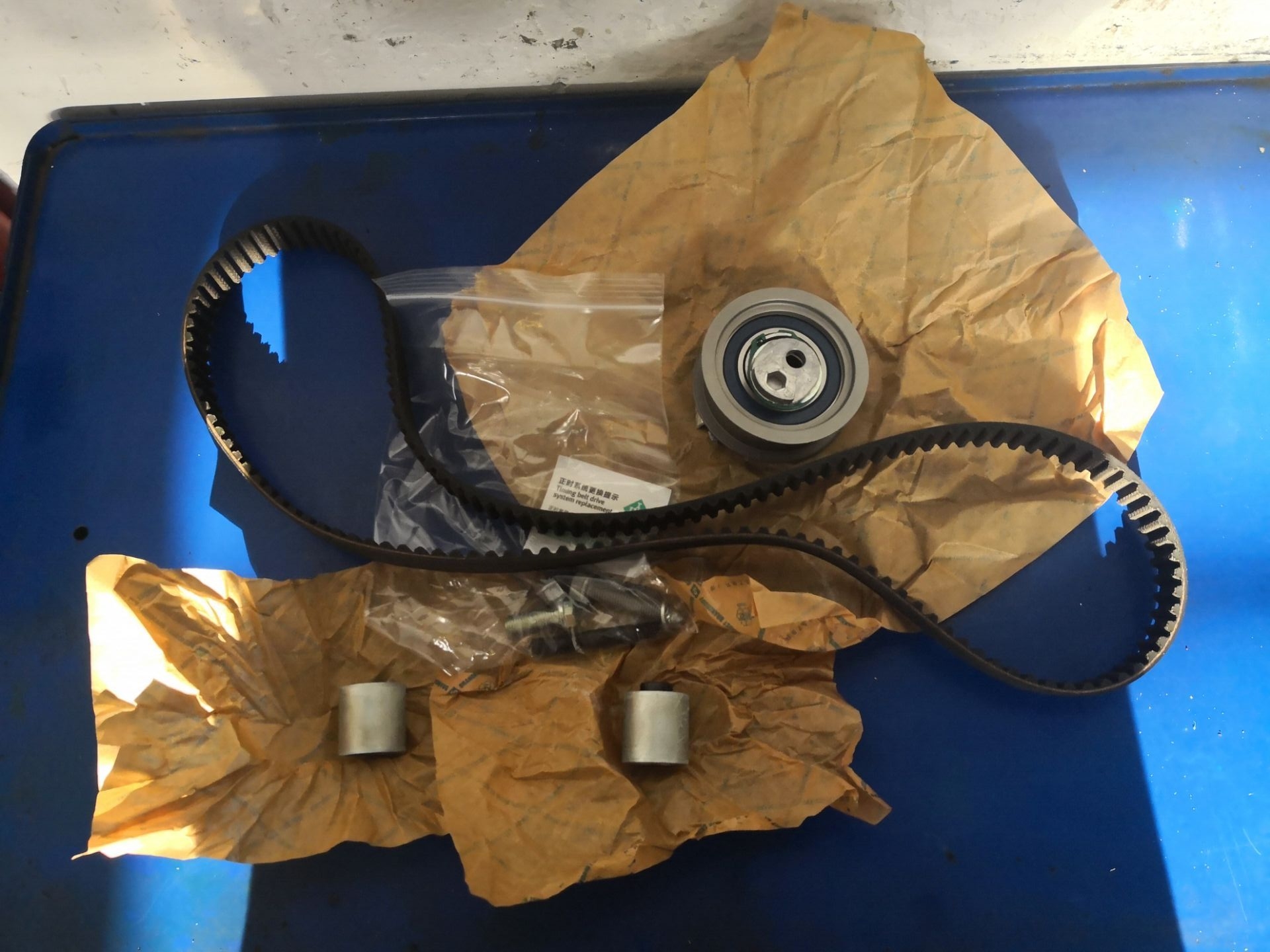 奥迪a6l2.0t气门油封烧机油,老款奥迪a6l2.0烧机油怎么解决