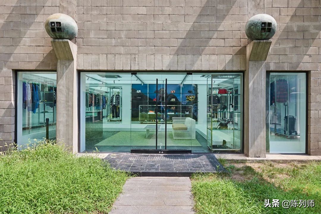 offwhite风格,白色品牌陈列搭配