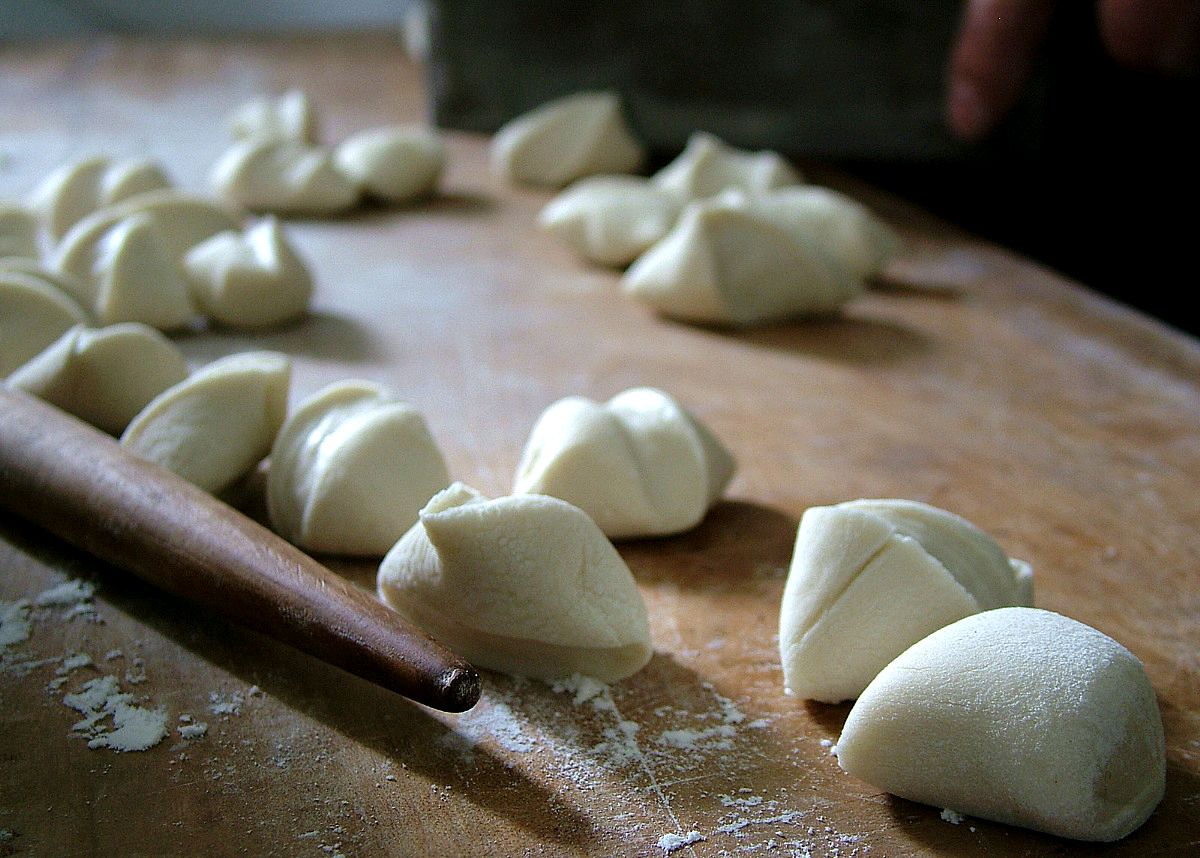 手工擀饺子皮的做法视频教程,手工擀饺子皮的制作全教程